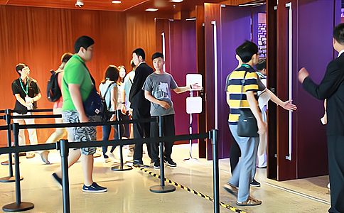 RFID超高頻讀寫(xiě)器用于會(huì)展簽到